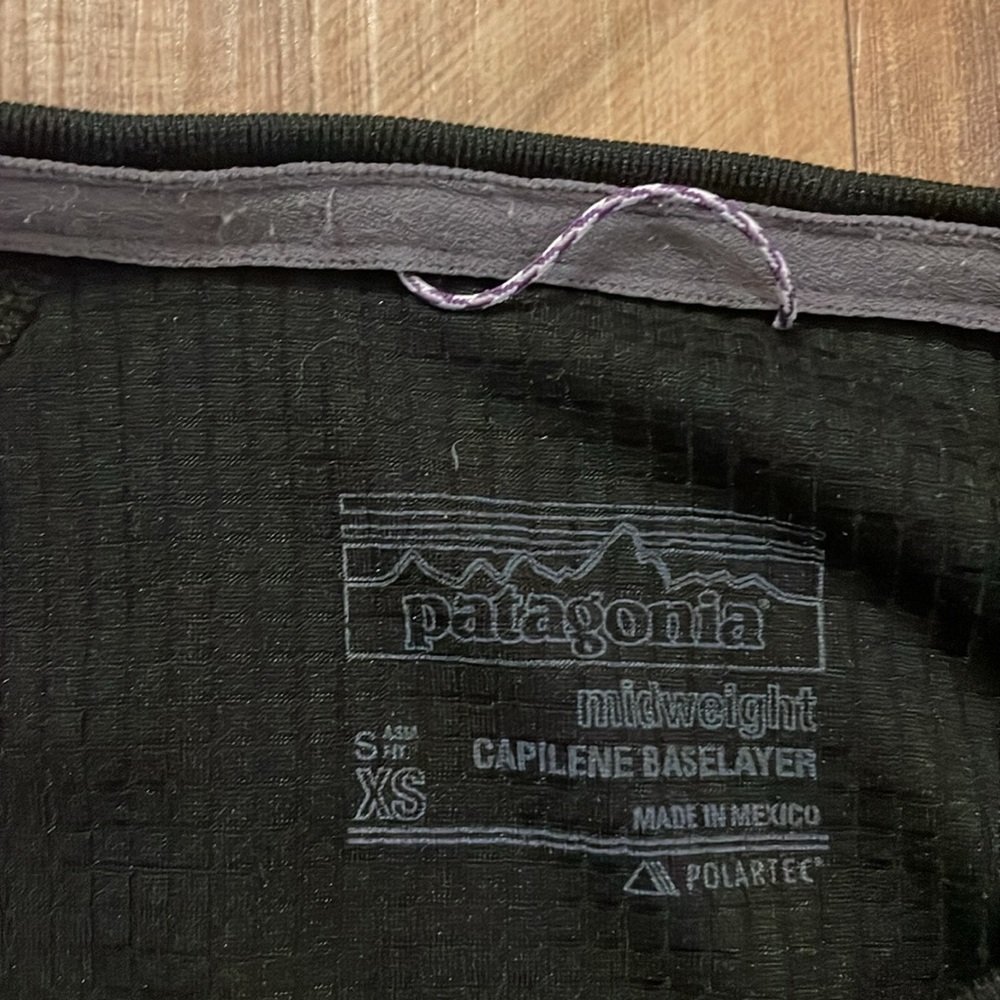 Patagonia Capilene Midweight Baselayer - XS in Black - Picture 2 of 7